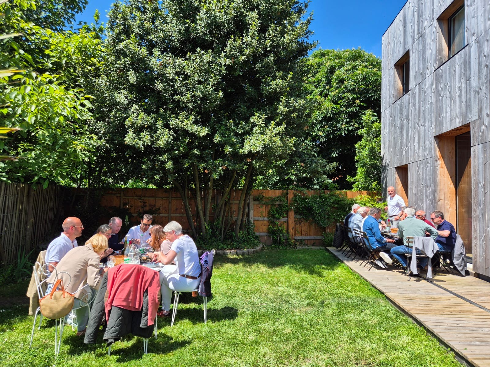 Déjeuner au jardin pendant une formation à Quartier Libre Chantenay, Nantes